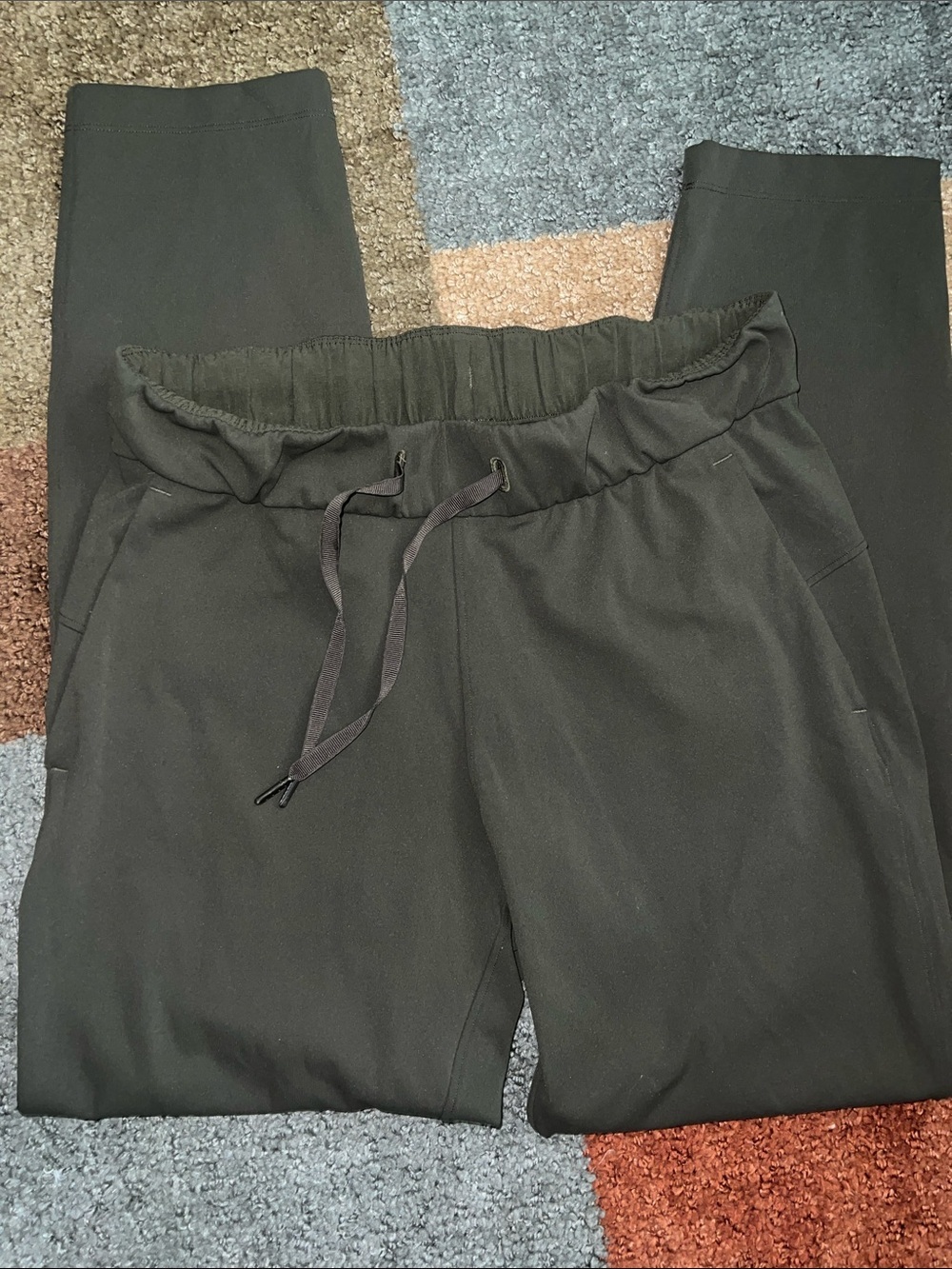 Lululemon Keep Moving Pant
Grey Sage Size 4 - Picture 8 of 10